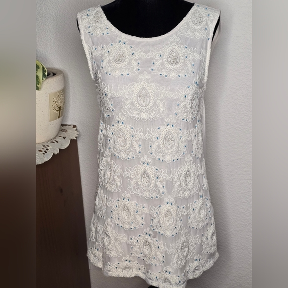 Sundance Sleeveless Lace Top - Picture 7 of 11